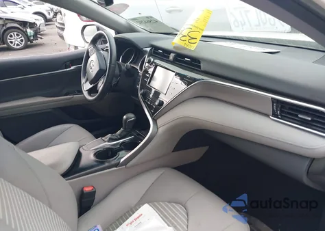 2018 Toyota Camry L/Le/Xle/Se/Xse z USA, uszkodzony, nr VIN 4T1B11HK0JU104267